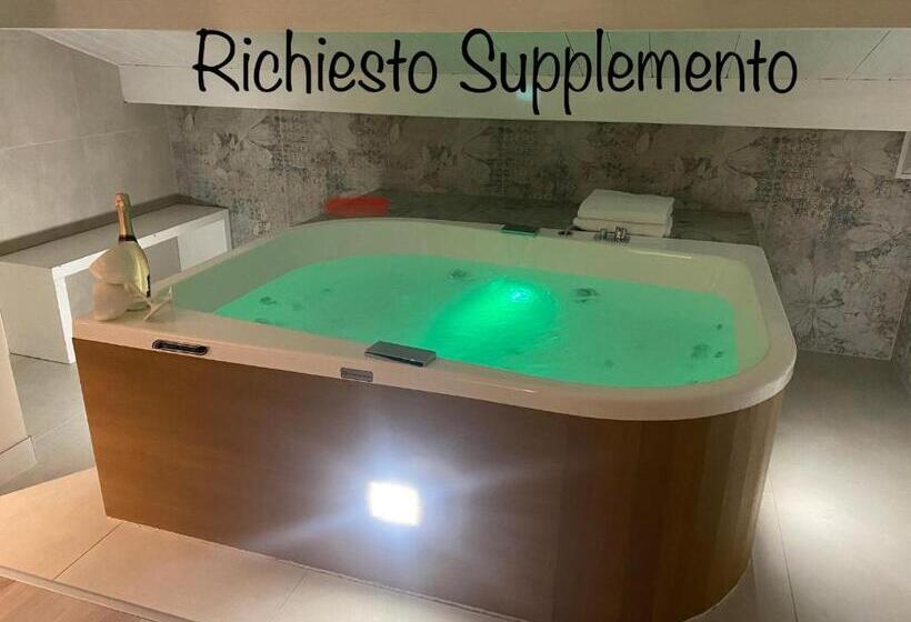 غرفة قياسية مزوَّدة بجاكوزي, Bblovebologna