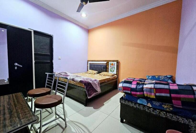 חדר קומפורט לשלושה, Gopal Hotel And Palace