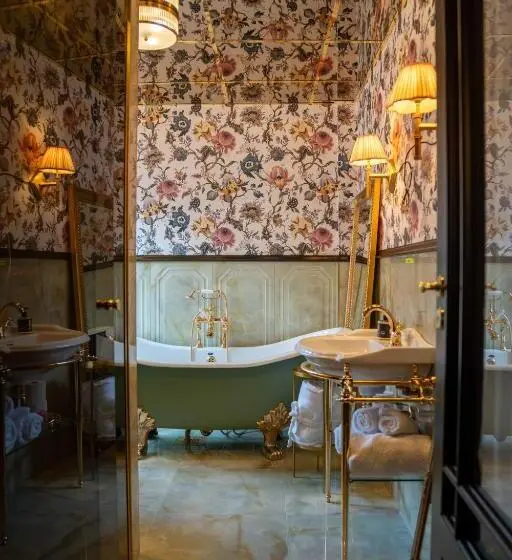 استودیوی استاندارد, Charmante   Skostredet Hôtel