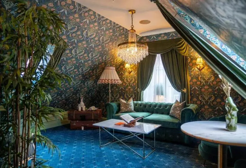 استودیوی استاندارد, Charmante   Skostredet Hôtel