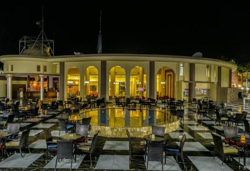 اتاق استاندارد چهارنفره با چشم‌انداز باغ, Lillyland Mirage Bay & Aqua Park