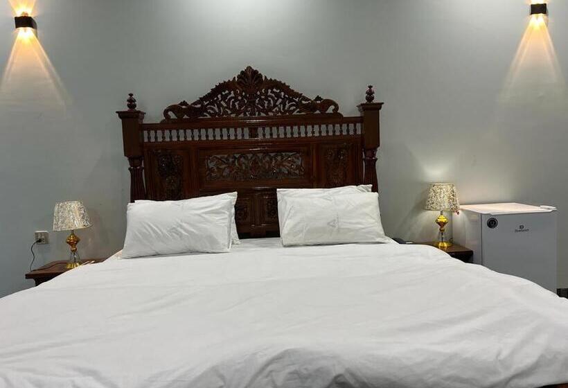 اتاق لوکس, Niagara Falls Bahawalpur