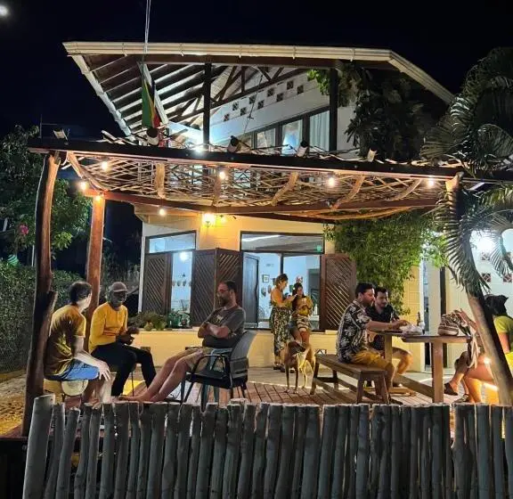ルームシェアのワンベッド, Afro Hostel