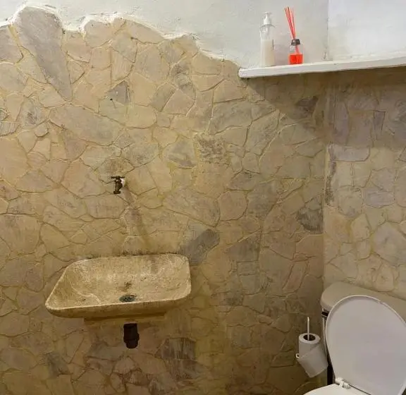ルームシェアのワンベッド, Afro Hostel