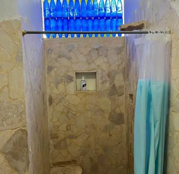 ルームシェアのワンベッド, Afro Hostel