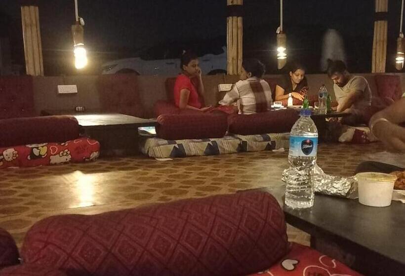 キングサイズベッドのスタンダードルーム, Hampi Natures Cottage