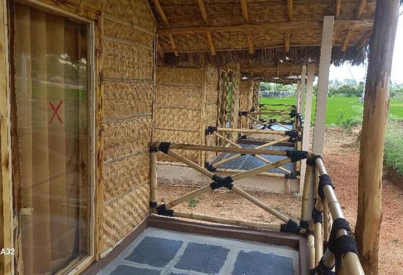 キングサイズベッドのスタンダードルーム, Hampi Natures Cottage