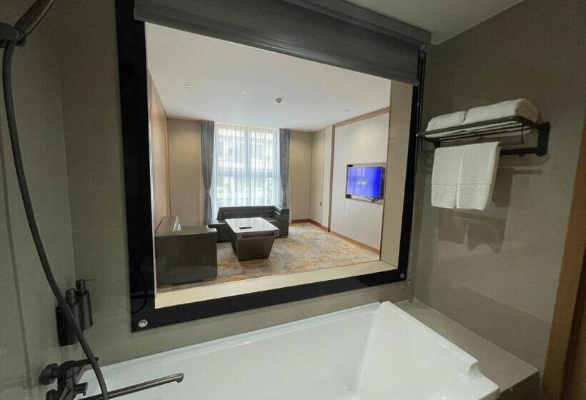 سوئیت با تخت بزرگ, Phú Long Tam Kỳ Hotel & Restaurant