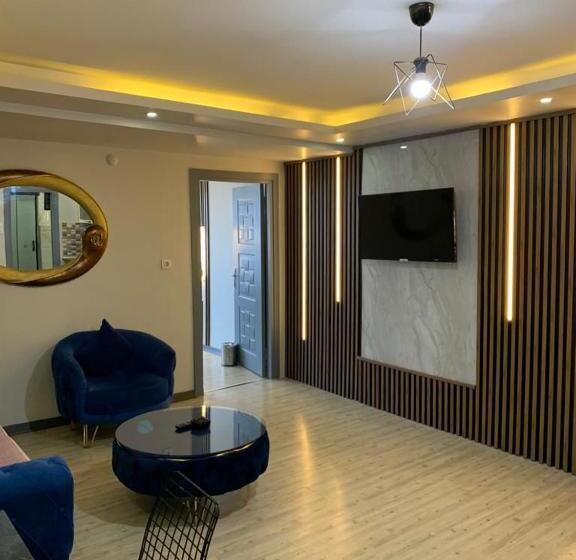 اتاق لوکس, Sara Sui̇t