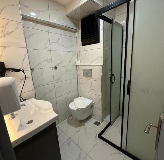 اتاق لوکس, Sara Sui̇t