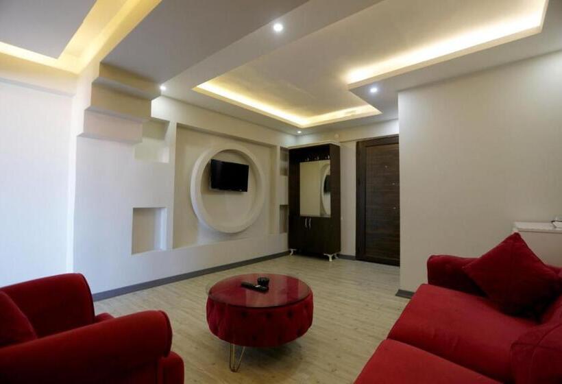 اتاق لوکس با تخت بزرگ, Sara Sui̇t