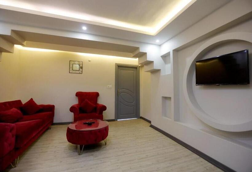 اتاق لوکس با تخت بزرگ, Sara Sui̇t