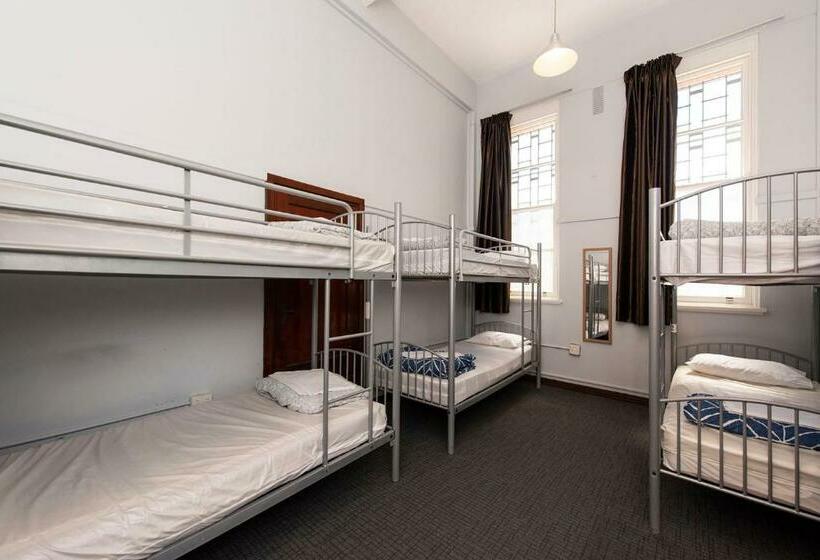 공동 객실, The Old Swan Barracks   Hostel