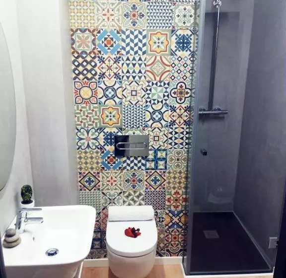 تختخواب در اتاق مشترک, Hostal Erasmus By Gaiarooms