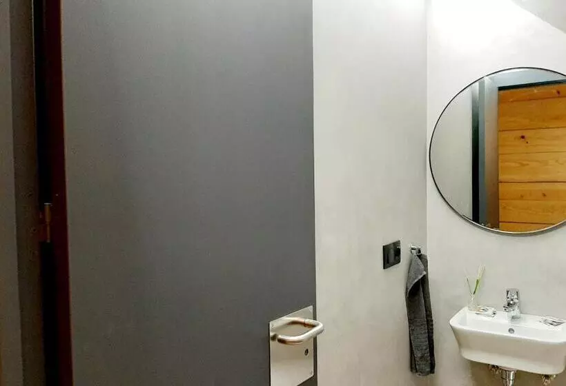 تختخواب در اتاق مشترک, Hostal Erasmus By Gaiarooms