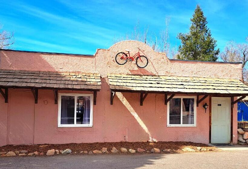 家族用バンガロー, Buffalo Lodge Bicycle Resort   Amazing Access To Local Trails & The Garden