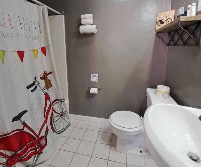 キングサイズベッドのスーペリアルーム, Buffalo Lodge Bicycle Resort   Amazing Access To Local Trails & The Garden