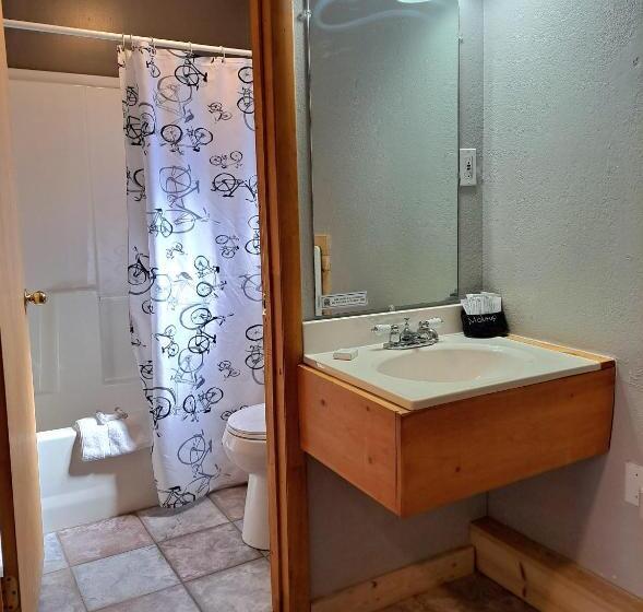 キングサイズベッドのスーペリアルーム, Buffalo Lodge Bicycle Resort   Amazing Access To Local Trails & The Garden