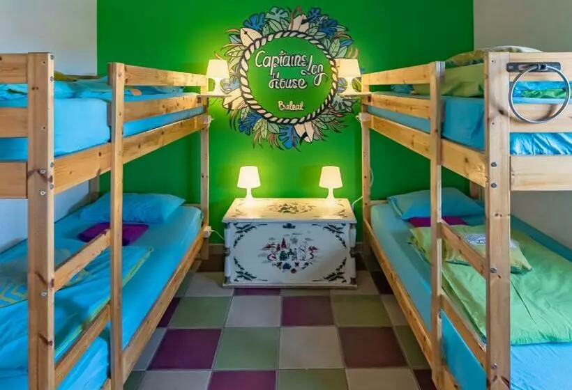 تختخواب در اتاق مشترک, Captains Log House