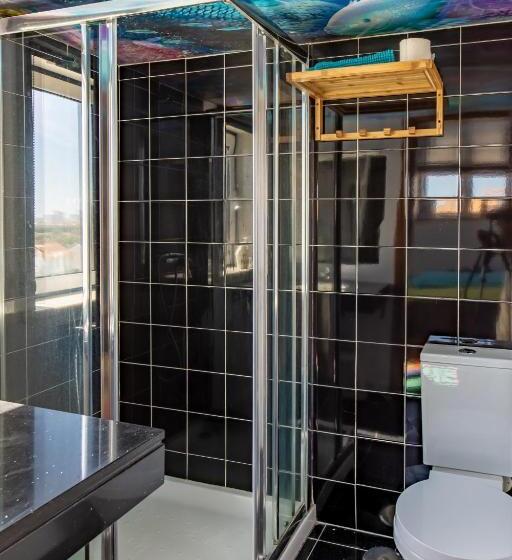 סוויטה משפחתית, Captains Log House