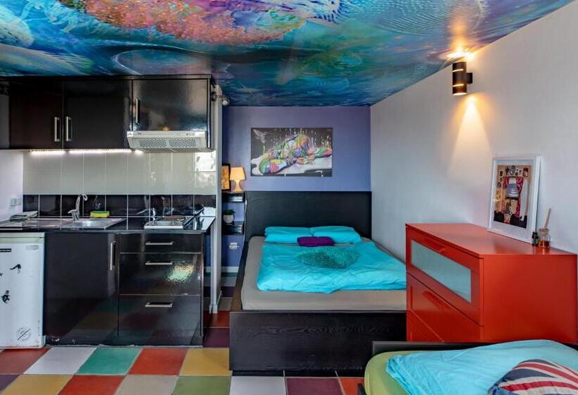 Family Suite, Captains Log House