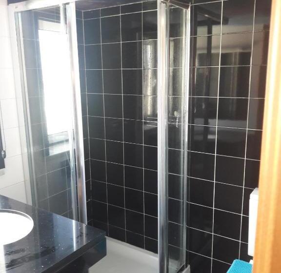 סוויטה משפחתית, Captains Log House