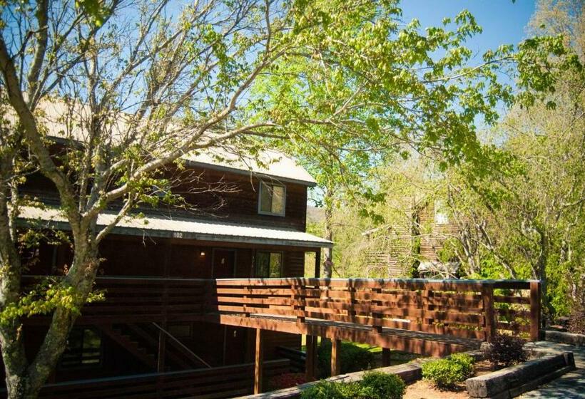 Вилла 2 Спальни, Country Hideaway At Mountain Lakes Resort