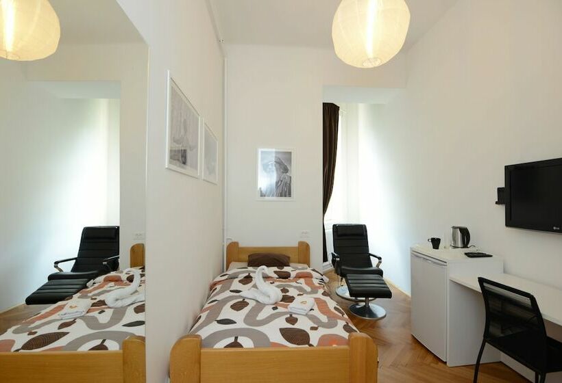 اتاق استاندارد یک نفره, Galeria Rooms