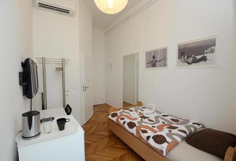 اتاق استاندارد یک نفره, Galeria Rooms