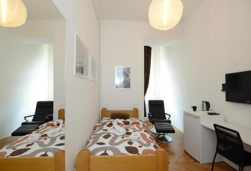 اتاق استاندارد یک نفره, Galeria Rooms