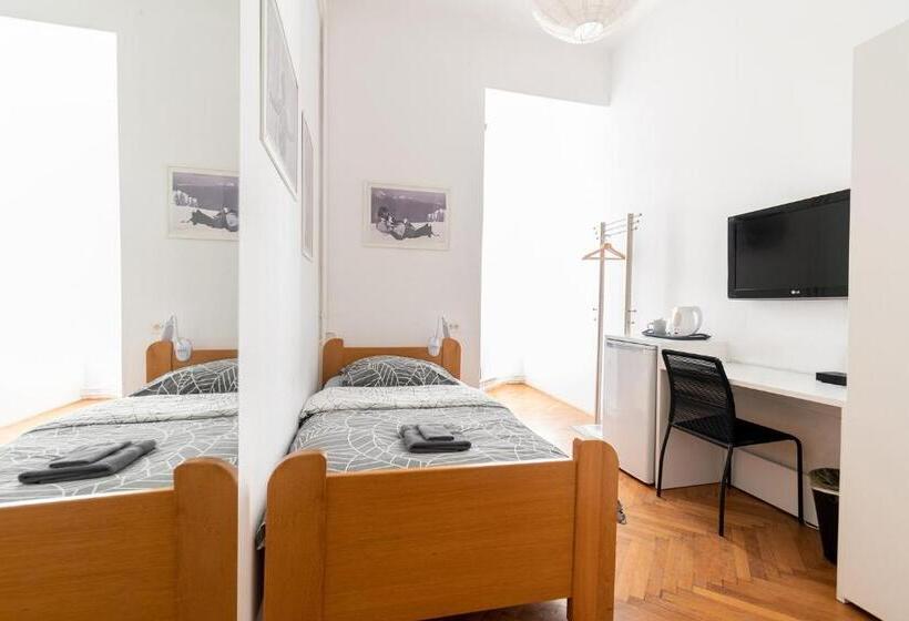 اتاق استاندارد یک نفره, Galeria Rooms