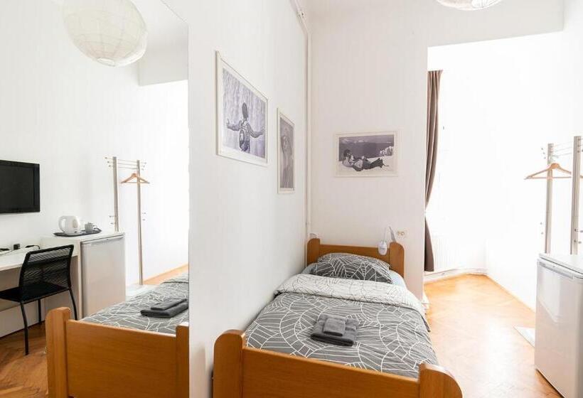 اتاق استاندارد یک نفره, Galeria Rooms