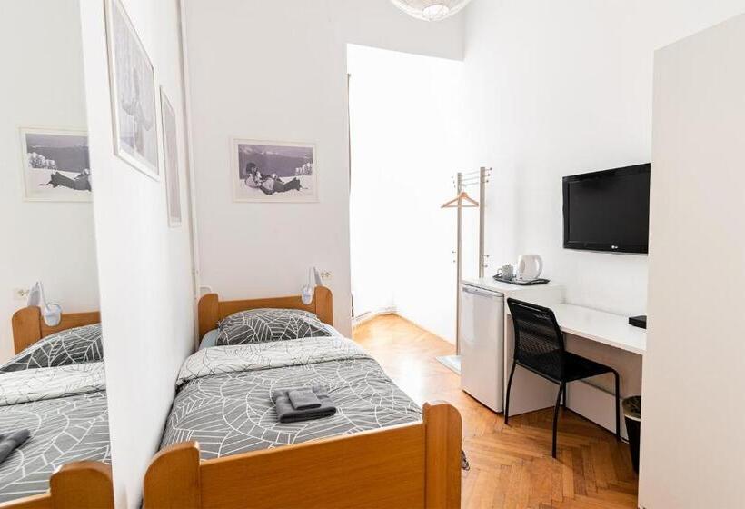 اتاق استاندارد یک نفره, Galeria Rooms