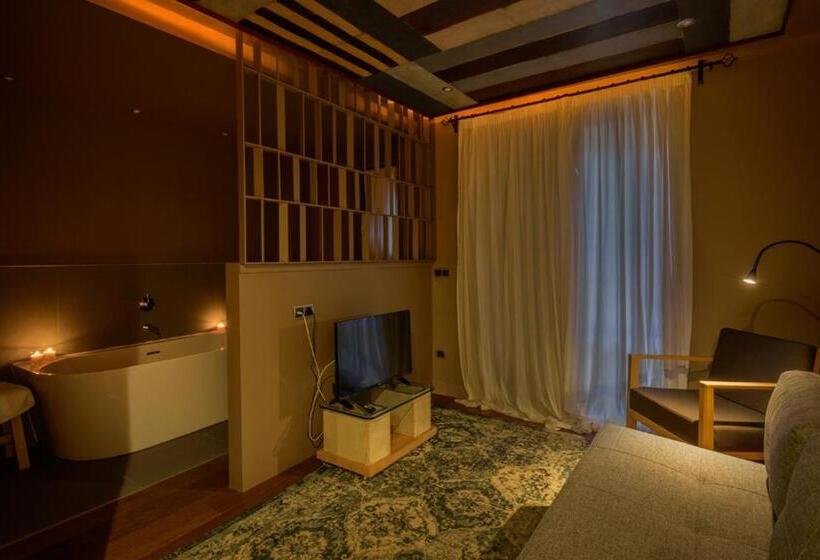 Полулюкс, La Casueña