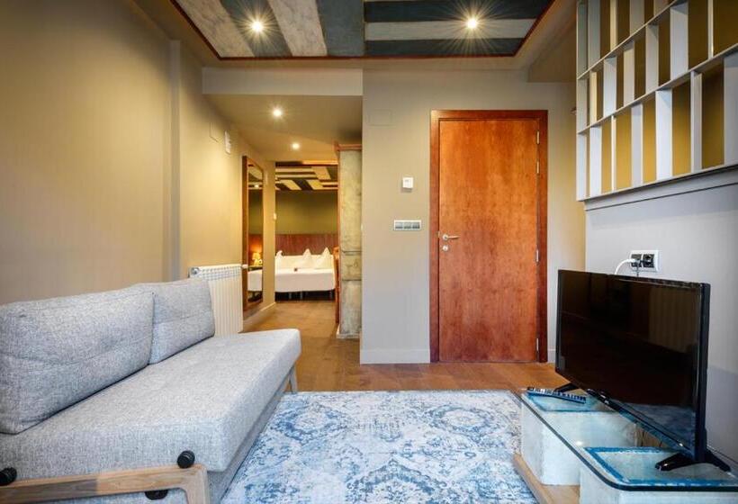 Полулюкс, La Casueña