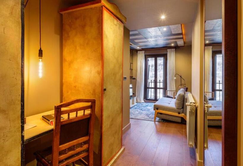 Полулюкс, La Casueña