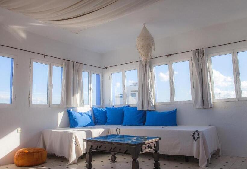 غرفة دور أخير, La Estrella De Tarifa