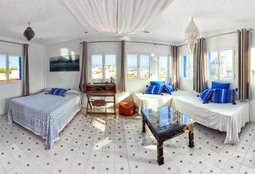 غرفة دور أخير, La Estrella De Tarifa