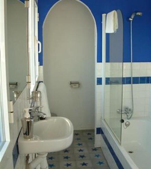 غرفة دور أخير, La Estrella De Tarifa