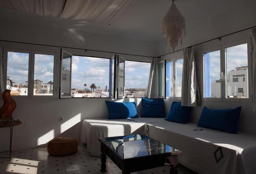 غرفة دور أخير, La Estrella De Tarifa