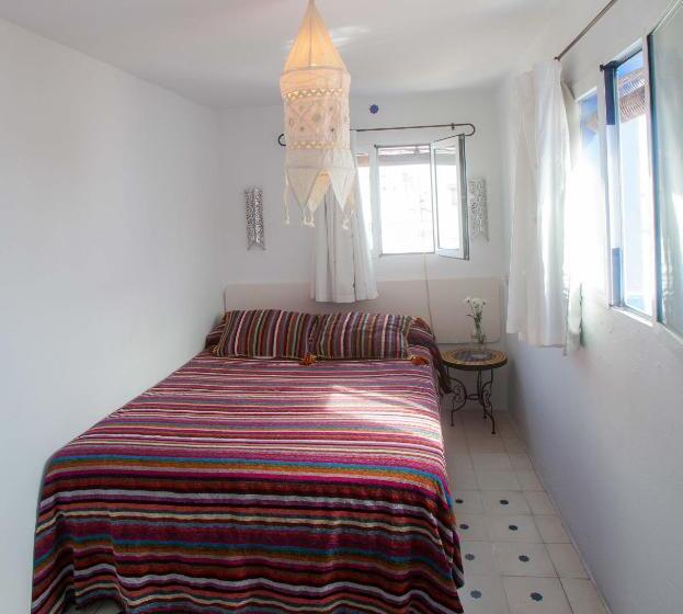 غرفة قياسية, La Estrella De Tarifa