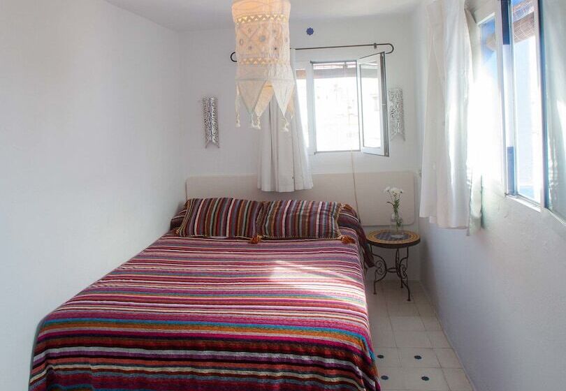 غرفة قياسية, La Estrella De Tarifa