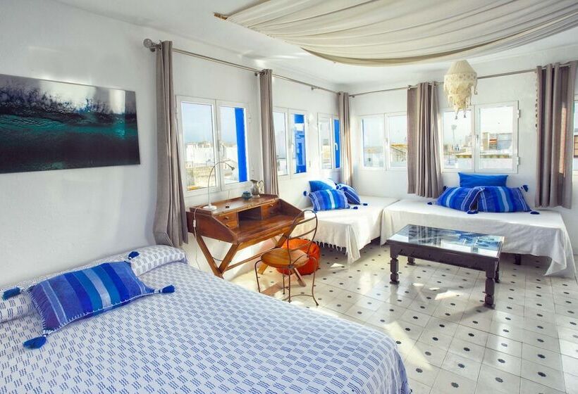 غرفة دور أخير, La Estrella De Tarifa