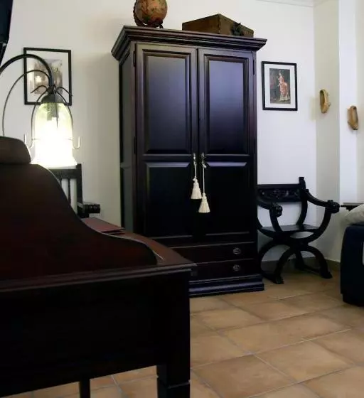Juniorsviitti, La Posada Del Infante
