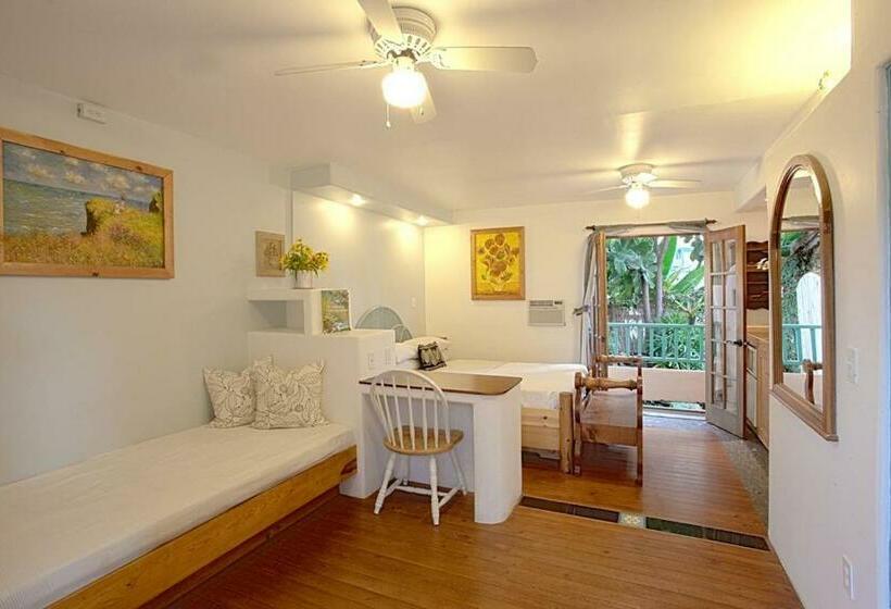 חדר דלוקס, Les Artistes Inn