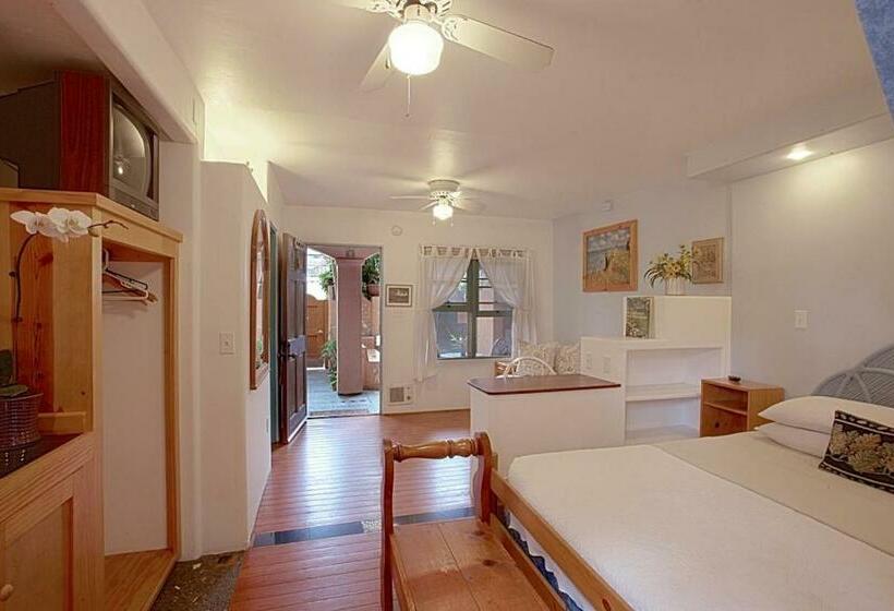 Номер Deluxe, Les Artistes Inn
