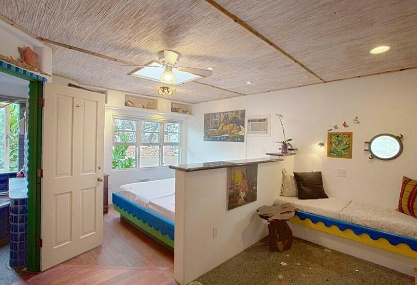 غرفة ديلوكس سرير كينج, Les Artistes Inn