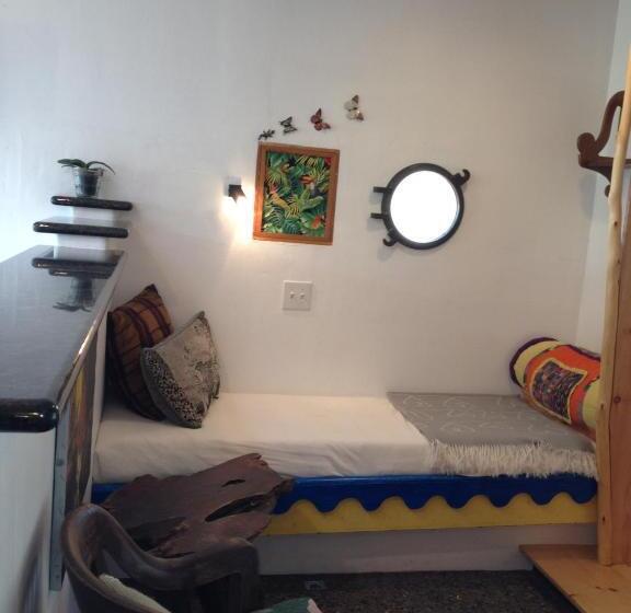 חדר דחוקס עם מיטת קינג, Les Artistes Inn