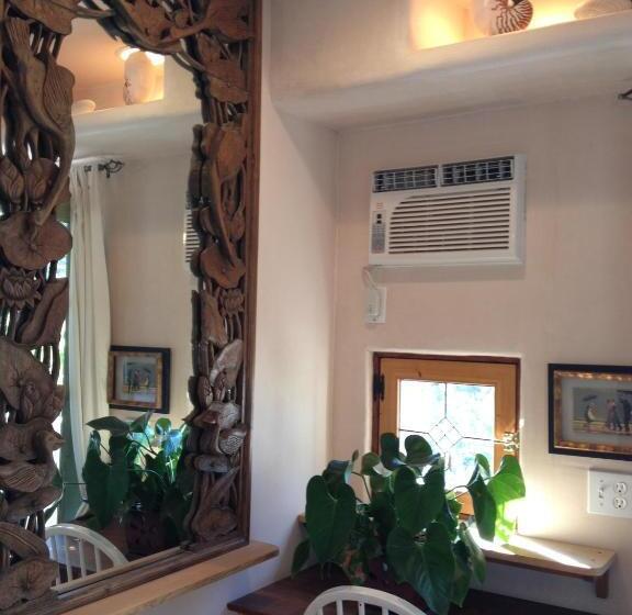 חדר דחוקס עם מיטת קינג, Les Artistes Inn