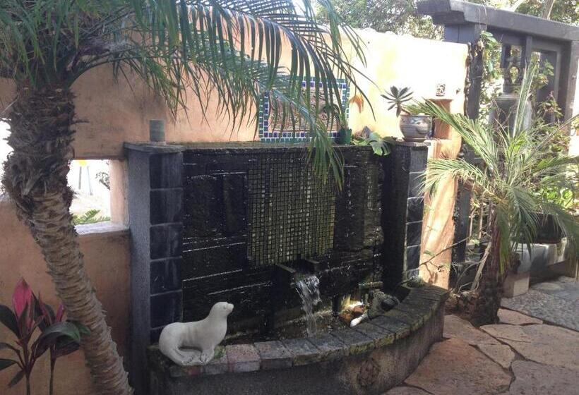 غرفة بريميوم مطلّة علي البحر, Les Artistes Inn